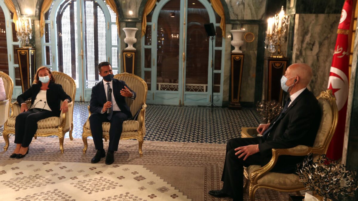 Di Maio e Lamorgese spennati dai tunisini