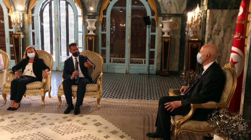 Di Maio e Lamorgese spennati dai tunisini