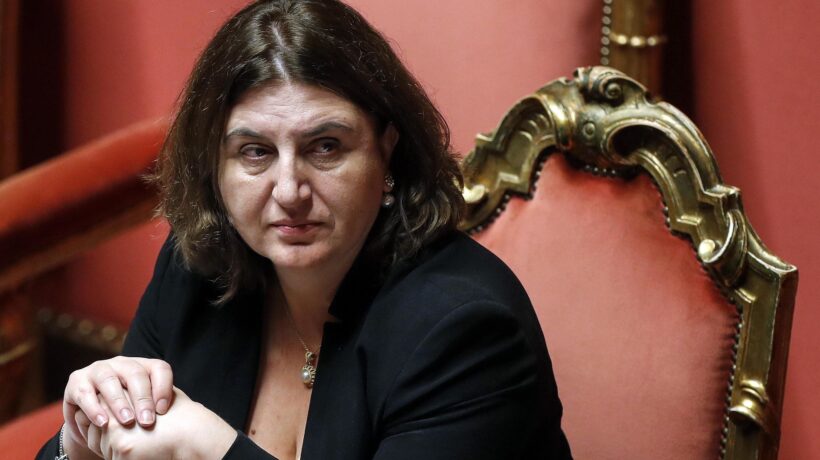 Il paradosso: meno Covid, più vincoli