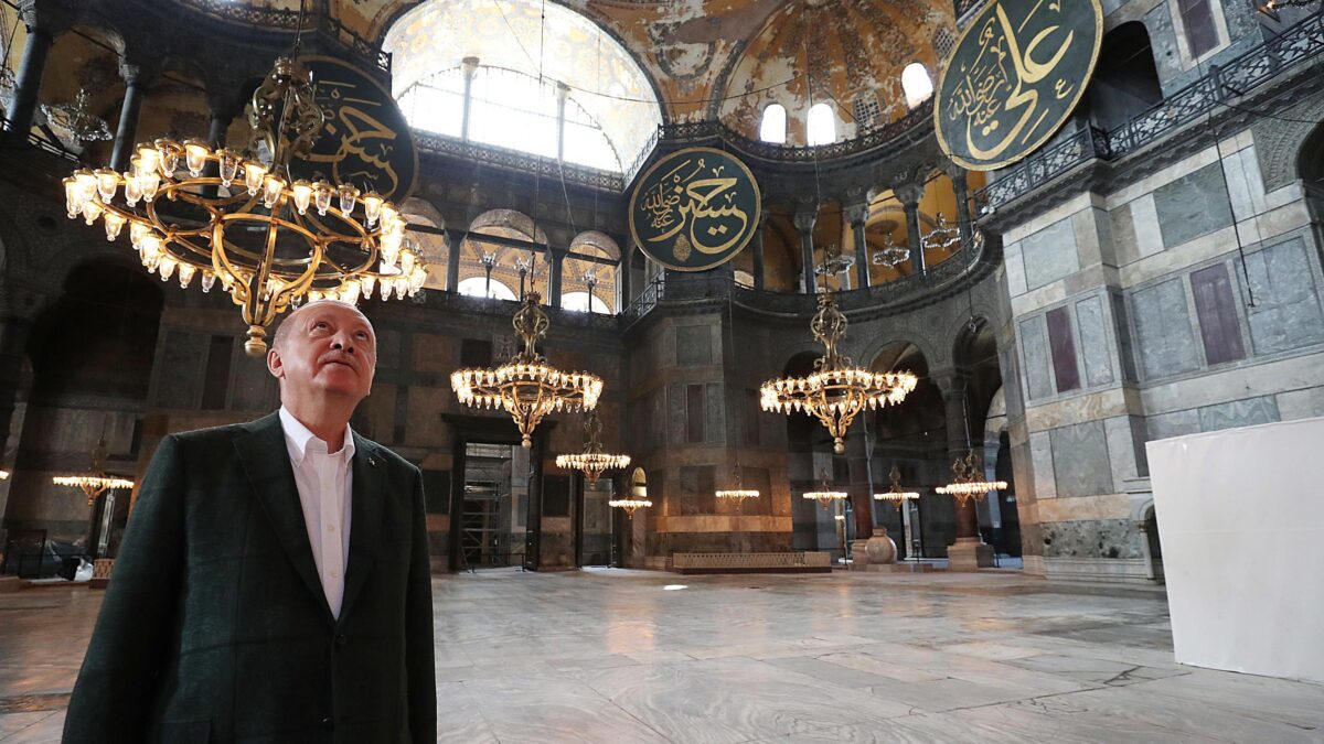 Il mega cavo Web si mette di traverso alla Patria Blu del sultano Erdogan