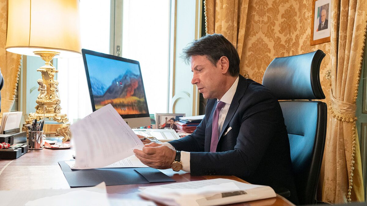 Conte torna ai classici e incolpa le Regioni