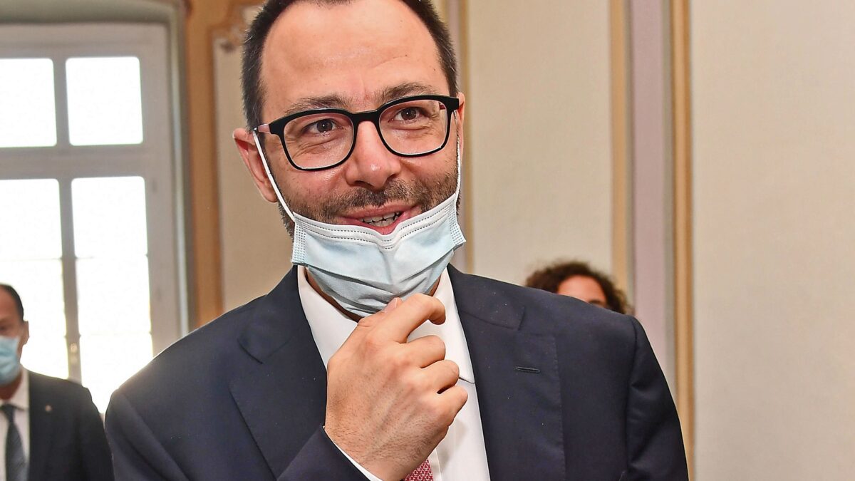 I 5 stelle forzano la mano sulla Rete unica di Tim per superare in corsa il Mef