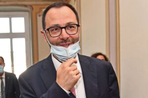 I 5 stelle forzano la mano sulla Rete unica di Tim per superare in corsa il Mef