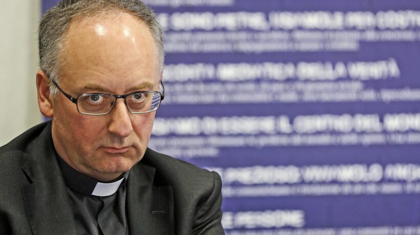 Viaggio nello «spadarese». La neolingua paracristiana del gesuita cinguettante che sussurra al Pontefice