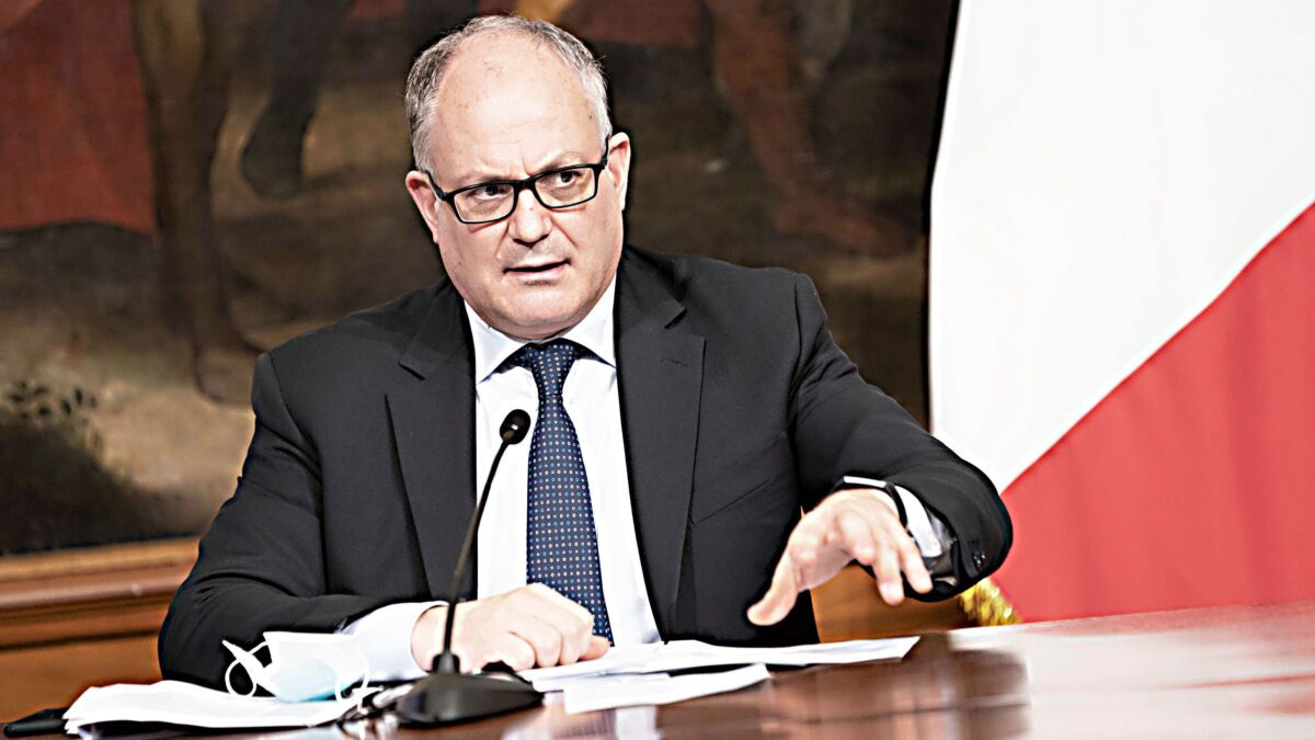 Crolla il Pil e Gualtieri prevede rimbalzi: non ne ha azzeccata una