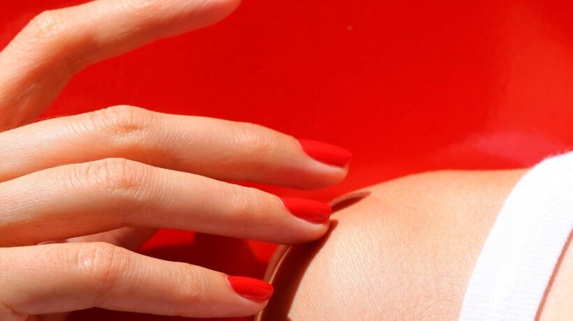 È finita l’era del «lipstick effect». Ora si punta sulle unghie