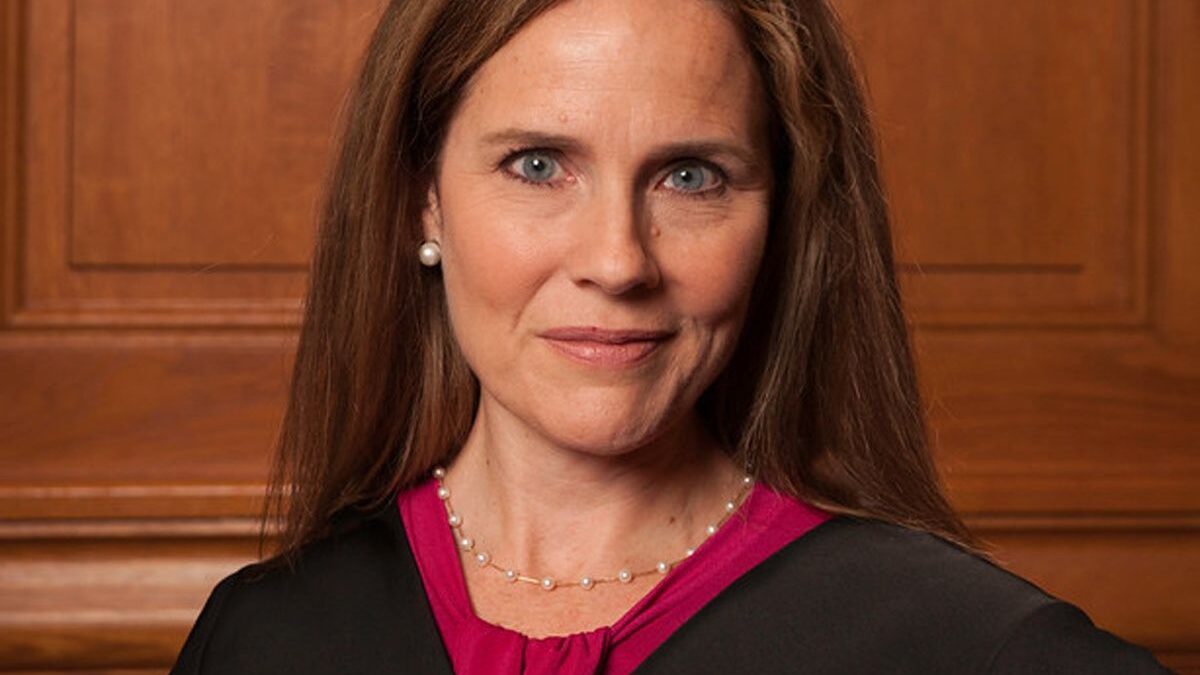 Amy Barrett, la magistrata di Trump che spaventa i fan dei «nuovi diritti»
