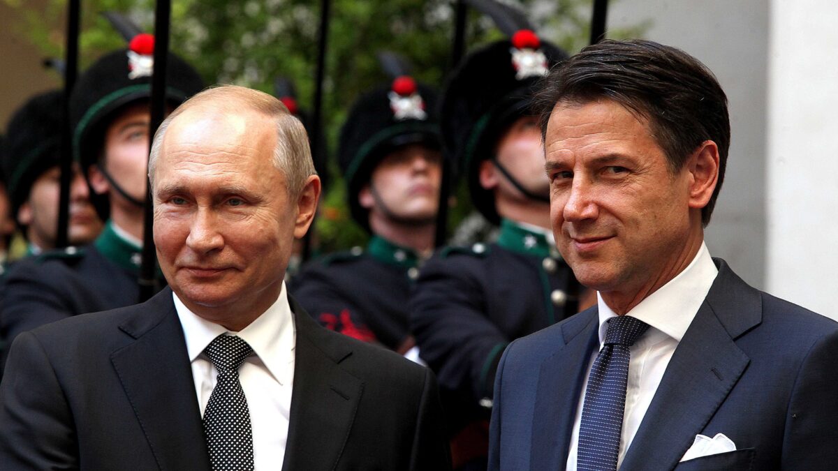 Smentita russa e sberla vaticana. Conte fa due figuracce in un giorno