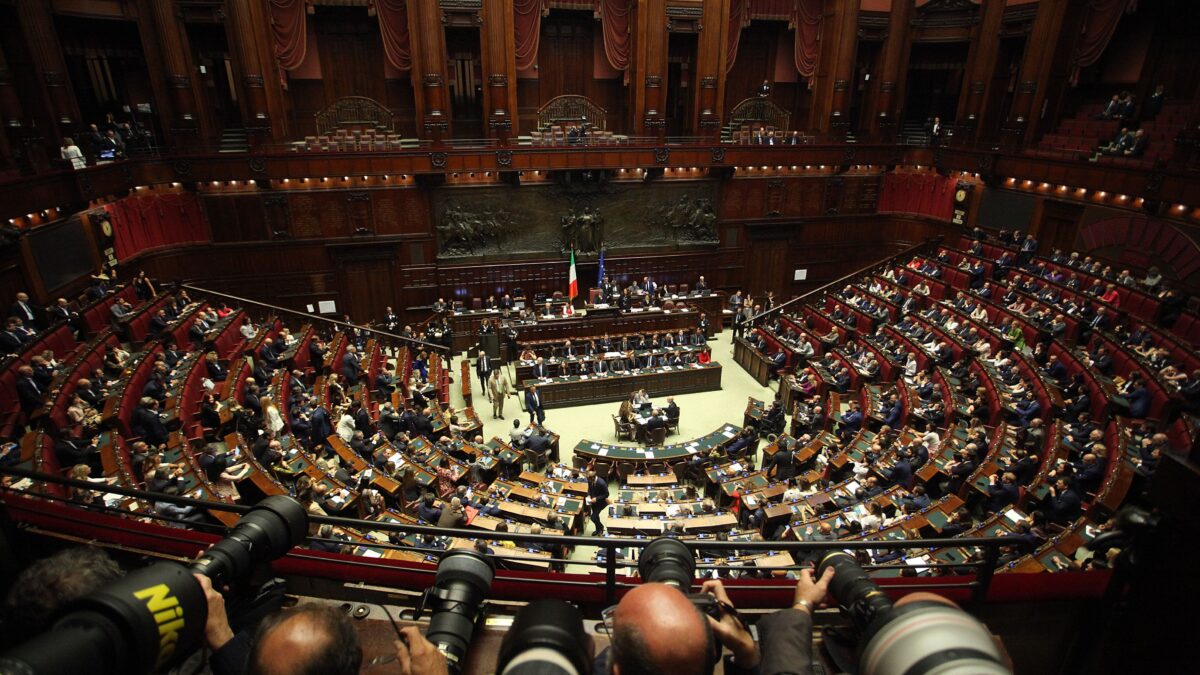 Per risparmiare un caffè l’anno si rende più debole la democrazia
