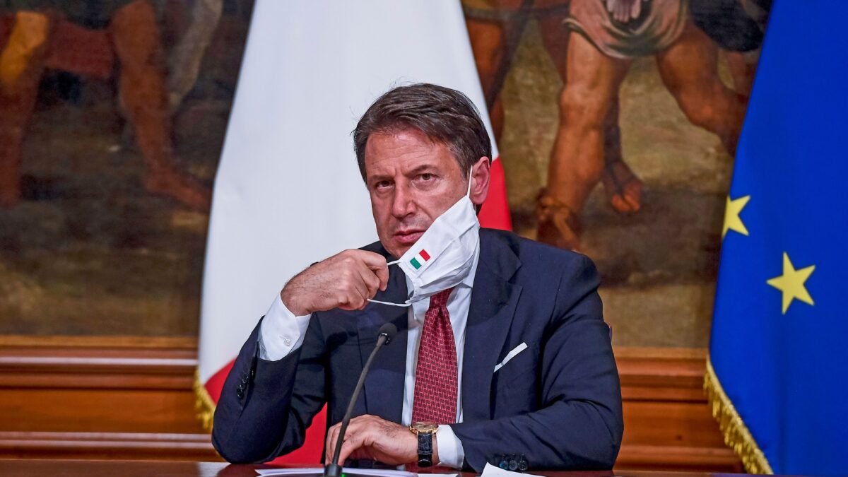 Intanto il Copasir convoca il premier. Dovrà dare conto del blitz sui Servizi