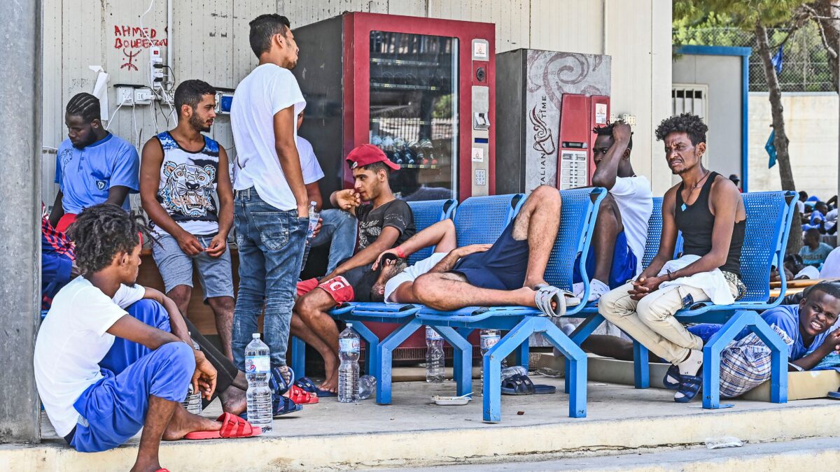 Mance dal governo in cambio dell’hotspot lager di Lampedusa