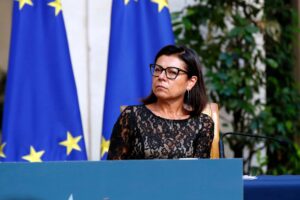La De Micheli fa flop nelle Marche: promette soldi e raccoglie fischi