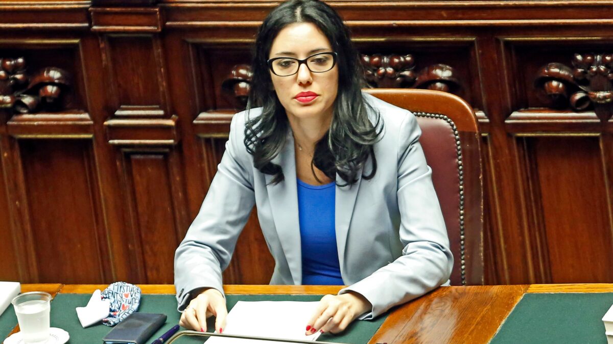 L’Azzolina tira dritto sul concorsone che adesso è inutile e fa imbestialire il Pd
