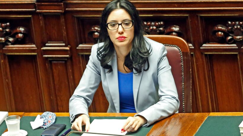 L’Azzolina tira dritto sul concorsone che adesso è inutile e fa imbestialire il Pd