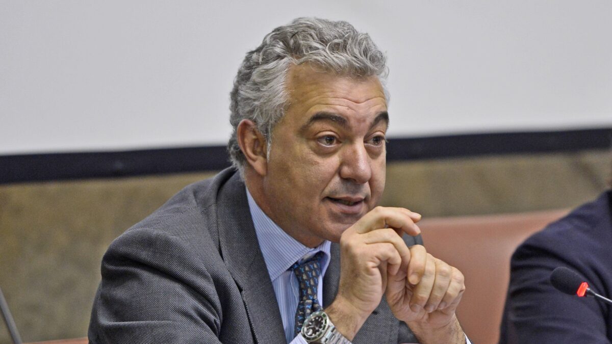 Consegnato solo l’8% dei banchi. E c’è un’altra azienda come la Nexus
