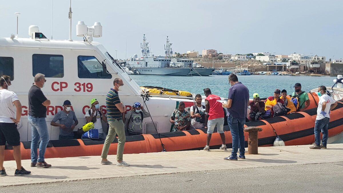 Lampedusa conciata peggio di prima per i rimpatri fasulli dei giallorossi