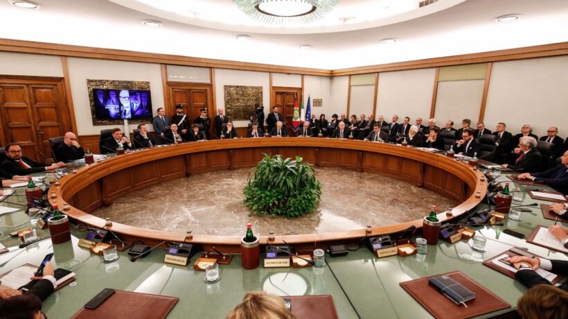 Giudici e politica, l’inchiesta schianta il Csm