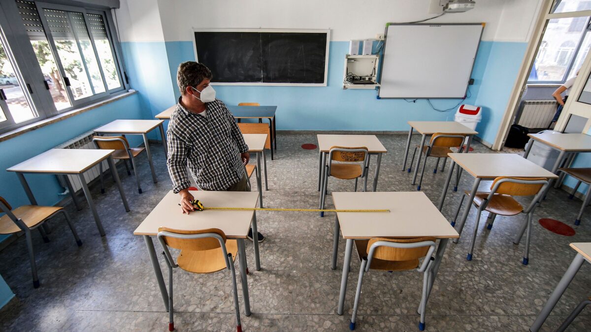 Le aziende che hanno vinto la gara per i banchi a rotelle: «La Nexus? Mai sentita»