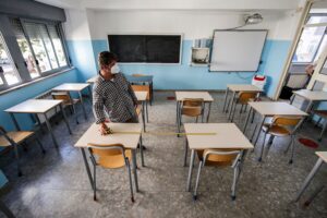 Le aziende che hanno vinto la gara per i banchi a rotelle: «La Nexus? Mai sentita»