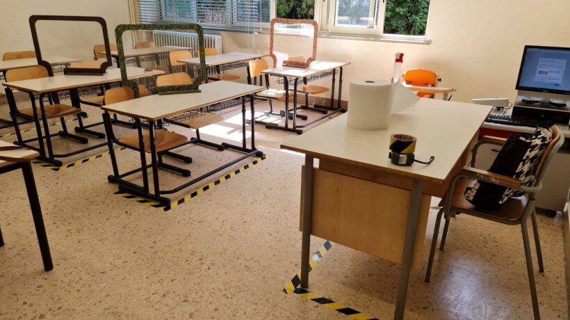 Banchi, docenti, aule e Dpi. La ripartenza è azzoppata e sette regioni la rinviano
