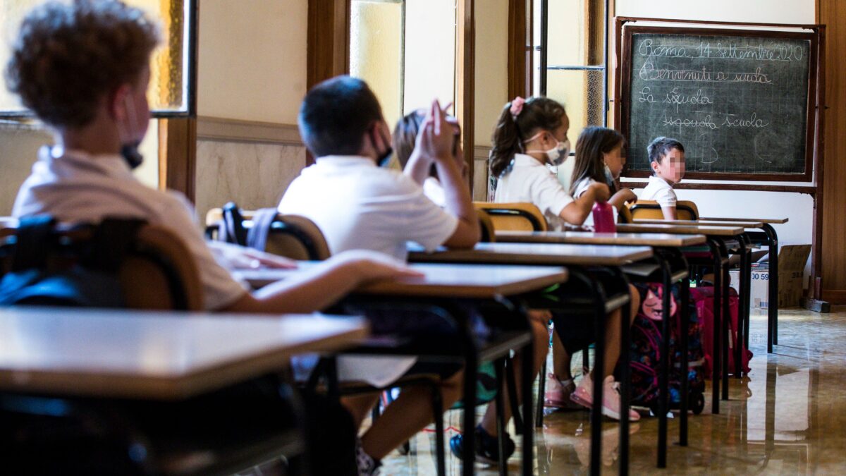 Le forze dell’ordine non servono nelle aule