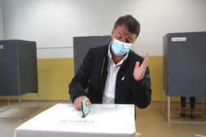 Italia viva si spappola nelle urne. Eppure il Bullo fa finta di aver vinto