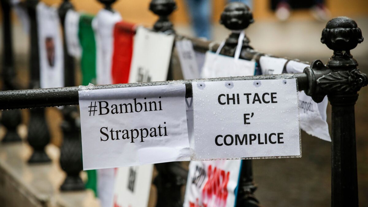 Figli tolti alle famiglie solo perché povere