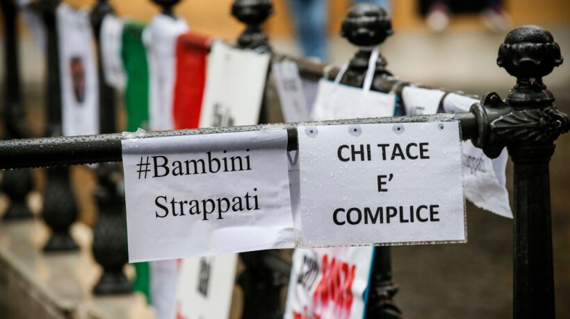Figli tolti alle famiglie solo perché povere