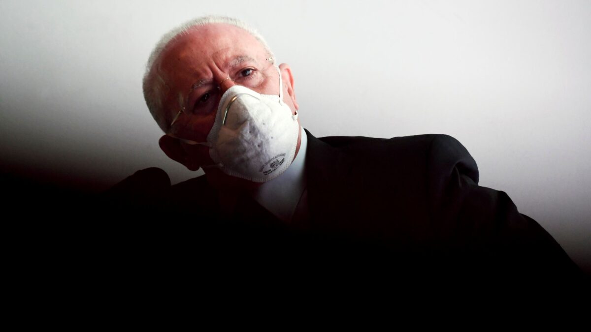 De Luca si accorge del virus a urne chiuse