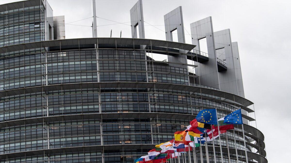 L’Ue schiera un olandese contro i rifugi fiscali