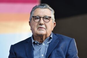 Carlo De Benedetti non è come il vino: invecchia malissimo