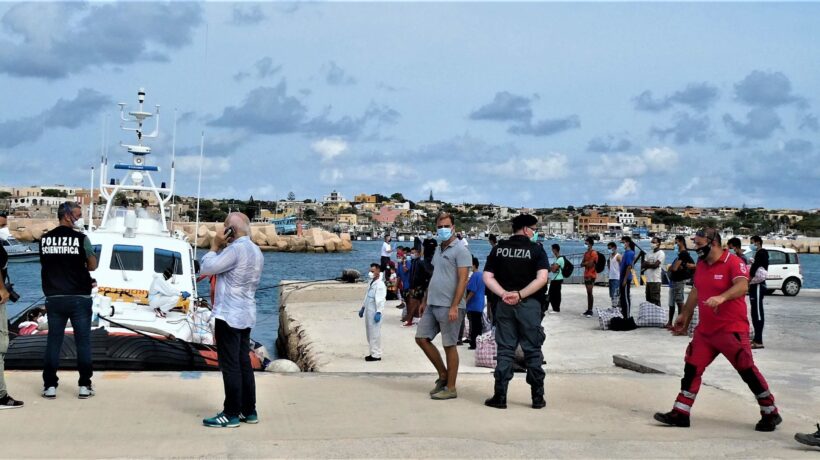 Smistano i migranti in mezza Italia. Allora gli sgravi fiscali li diano a tutti