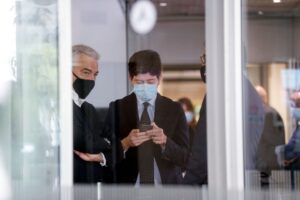 Arcuri si nasconde dietro i banchi fantasma