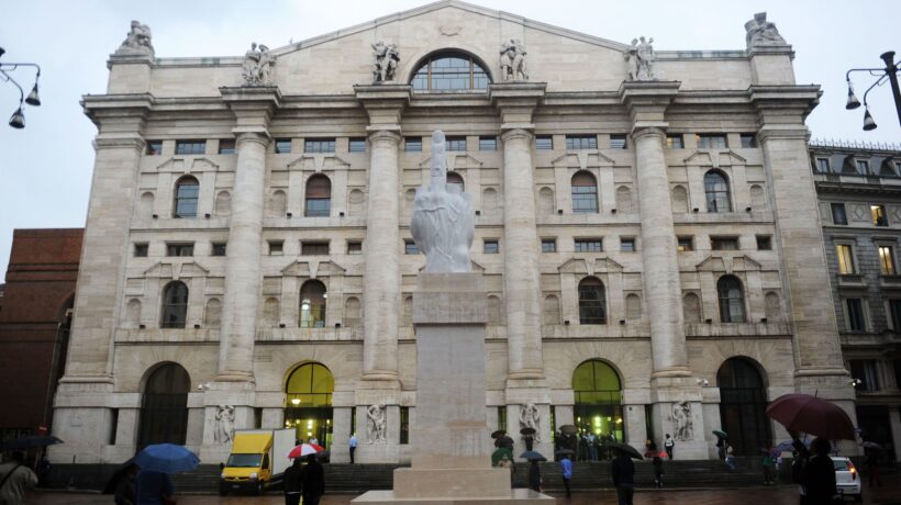 Consob rafforza la vigilanza, mentre il Mef spinge la Borsa verso i francesi