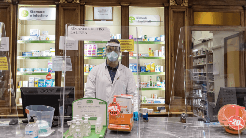 Penuria di antinfluenzali in farmacia. A secco molte categorie esposte