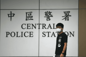 Arrestato l’attivista di Hong Kong. Ma il Vaticano non scarica la Cina
