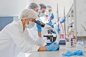 Scoperto un mix di super anticorpi in grado di bloccare il patogeno