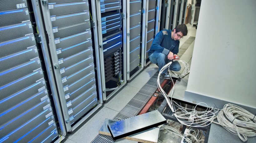 Il fondo australiano punta la rete unica: in 10 mesi triplica l’offerta per la fibra
