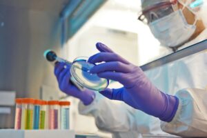 «Giocare coi virus è inutile. Anzi, pericoloso»