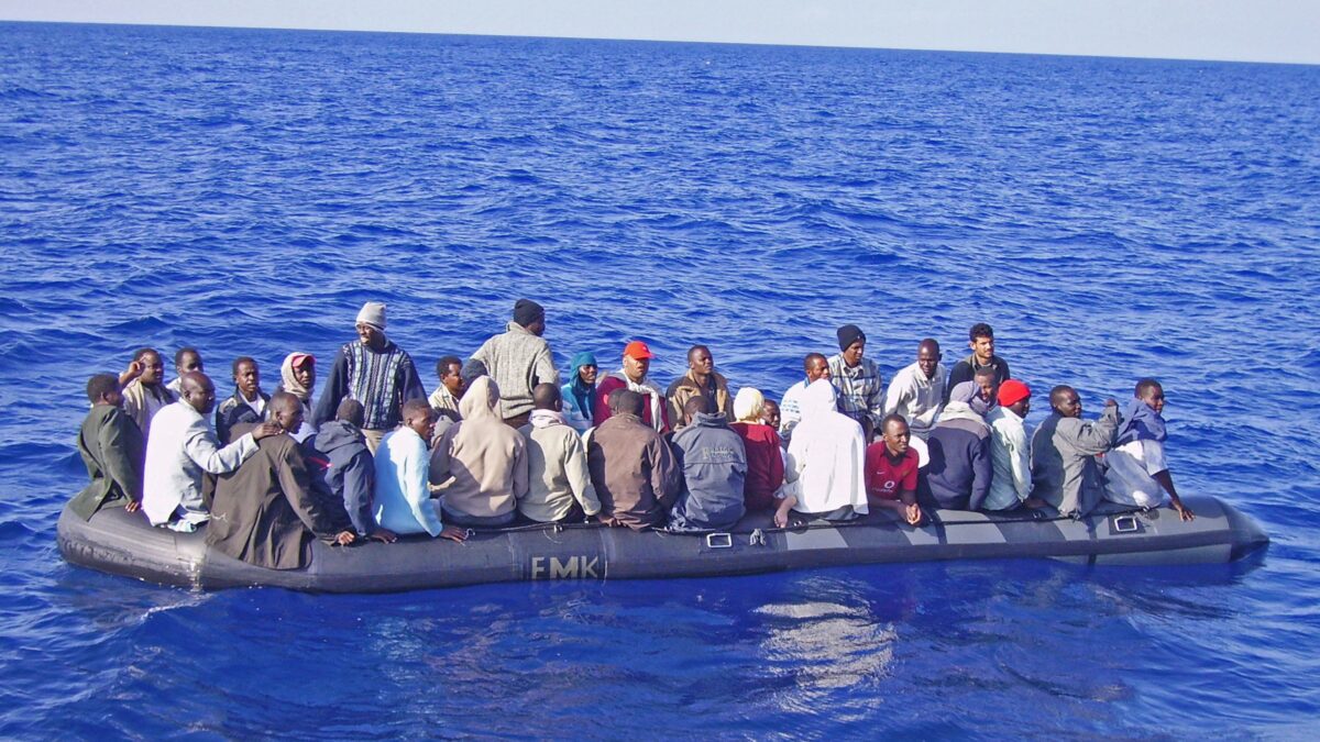 L’idea di tre generali: «Un cordone di navi a ridosso delle coste contro le partenze»