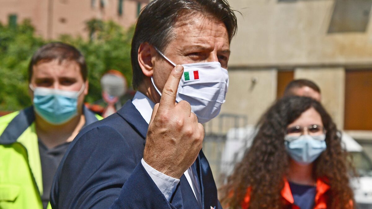 Il colpo di mano sui servizifa tremare il trono di Conte