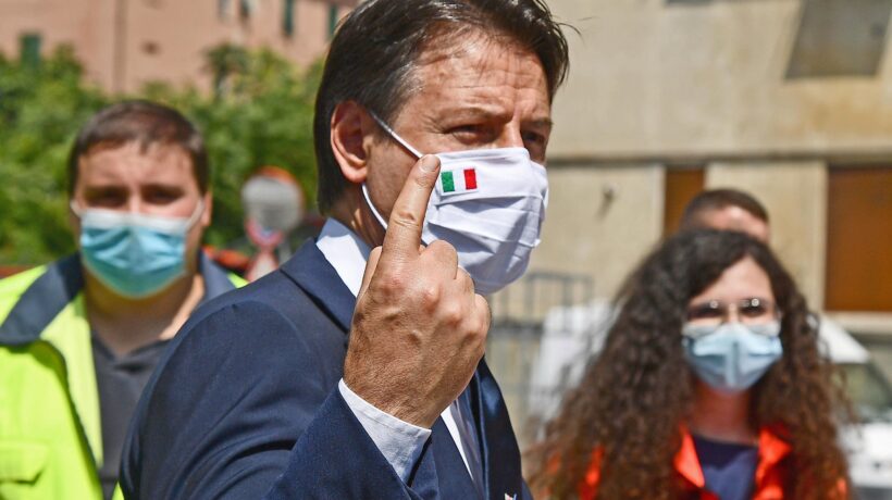 Il colpo di mano sui servizifa tremare il trono di Conte