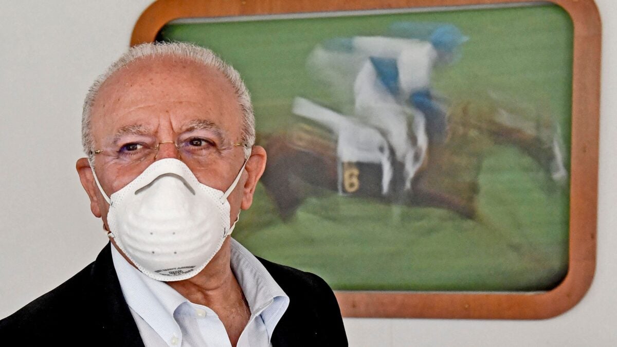 Soldi all’estero e assegni fantasma. L’antiriciclaggio «punta» i De Luca