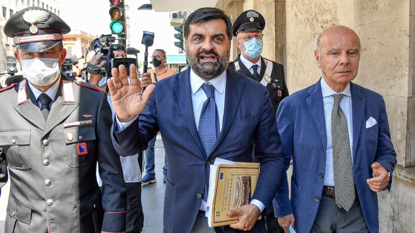 L’accusa a tre toghe del Csm: «Ottennero una legge su misura»