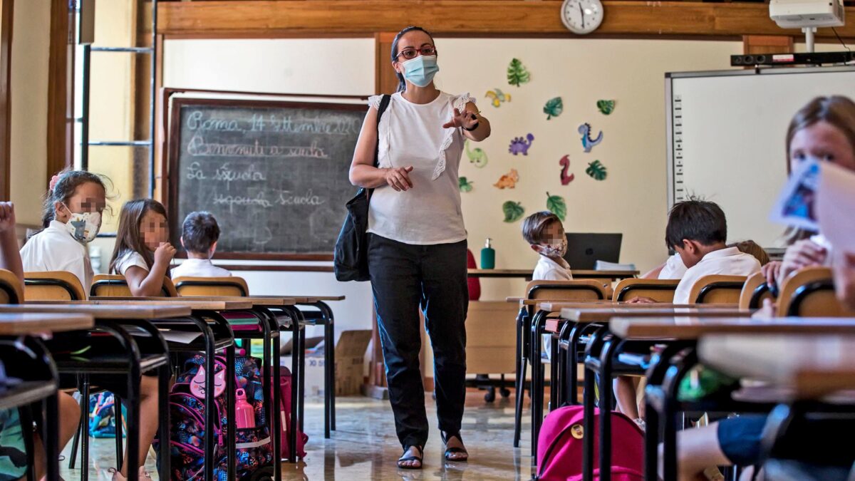 La scuola riapre per finta. È suonata la campanella, ma mancano ancora i docenti