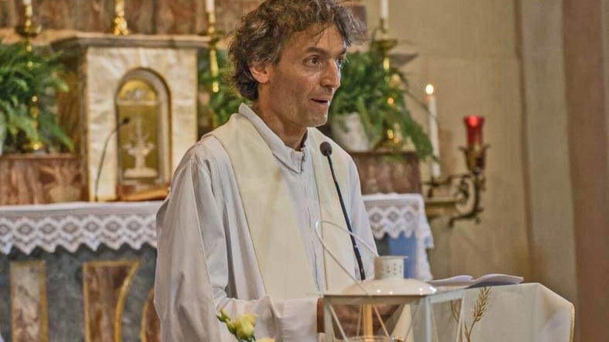 Immigrato ammazza un sacerdote a Como. La Caritas incolpa il resto degli abitanti