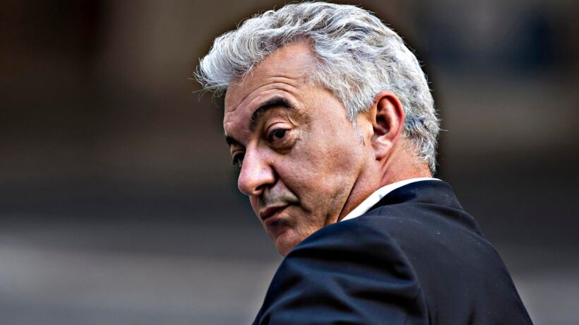 Contratti annullati: mancano 400.000 banchi