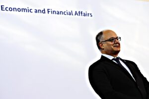L’Italia aveva 100 miliardi per aiutare la ripresa. Ora li regalerà a Bruxelles