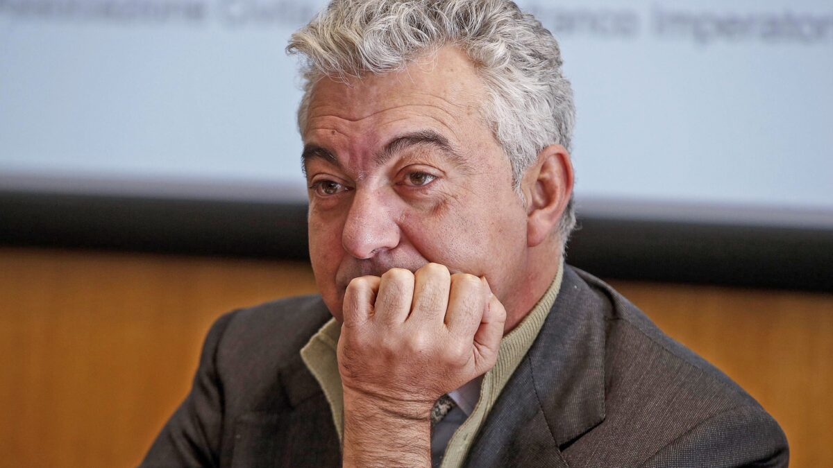 Banchi, la consegna col freno a mano