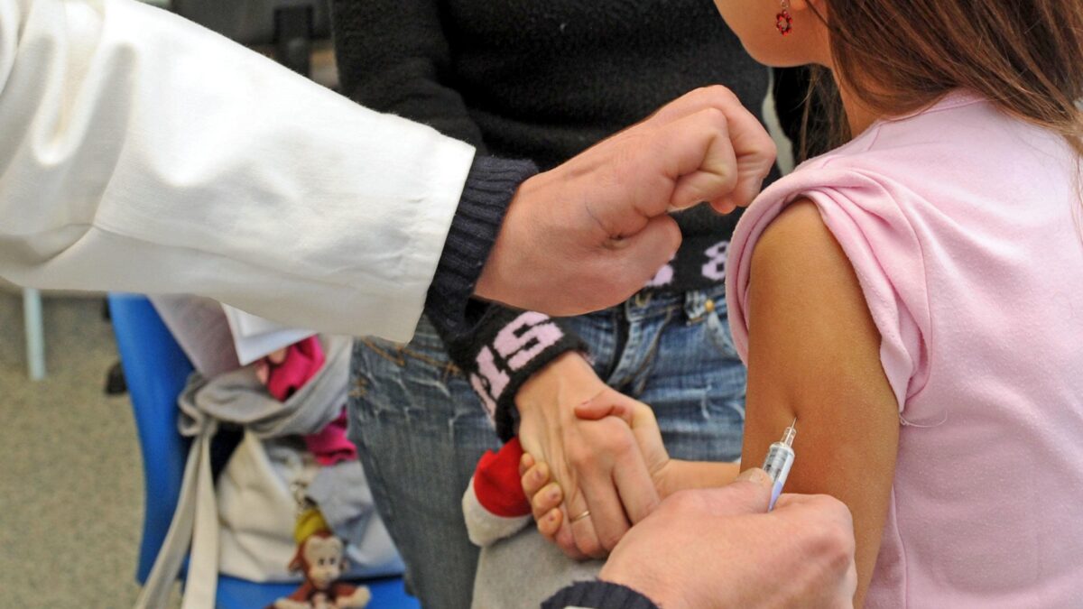 Passa la mozione senza l’obbligo vaccinale